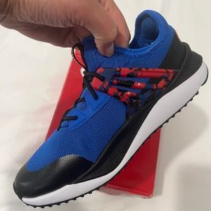 Big Kids Boys size 3.5 Puma Shoes